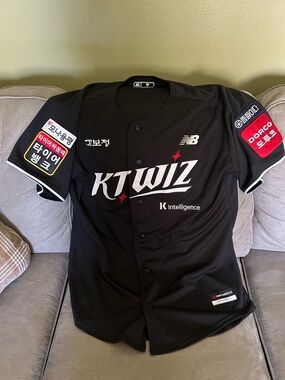 New Balance Korean Baseball KT Wiz Black Baseball Jersey. Size 130